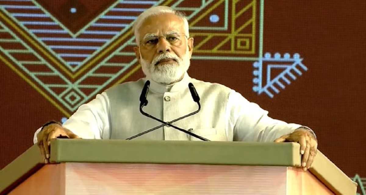 मोदी दे रहा गरीब के इलाज के लिए पांच लाख की गारंटी, झूठी गारंटी वालों से रहें सावधान : पीएम मोदी मोदी दे रहा गरीब के इलाज के लिए पांच लाख की गारंटी, झूठी गारंटी वालों से रहें सावधान : पीएम मोदी